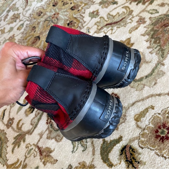 Sorel out n about plaid shoes - Picture 2 of 7